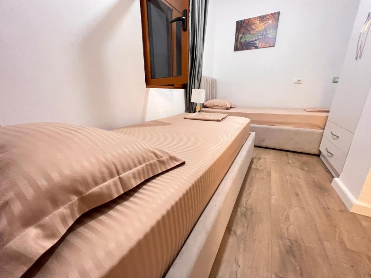 Arteg Apartments Durres Bagian luar foto