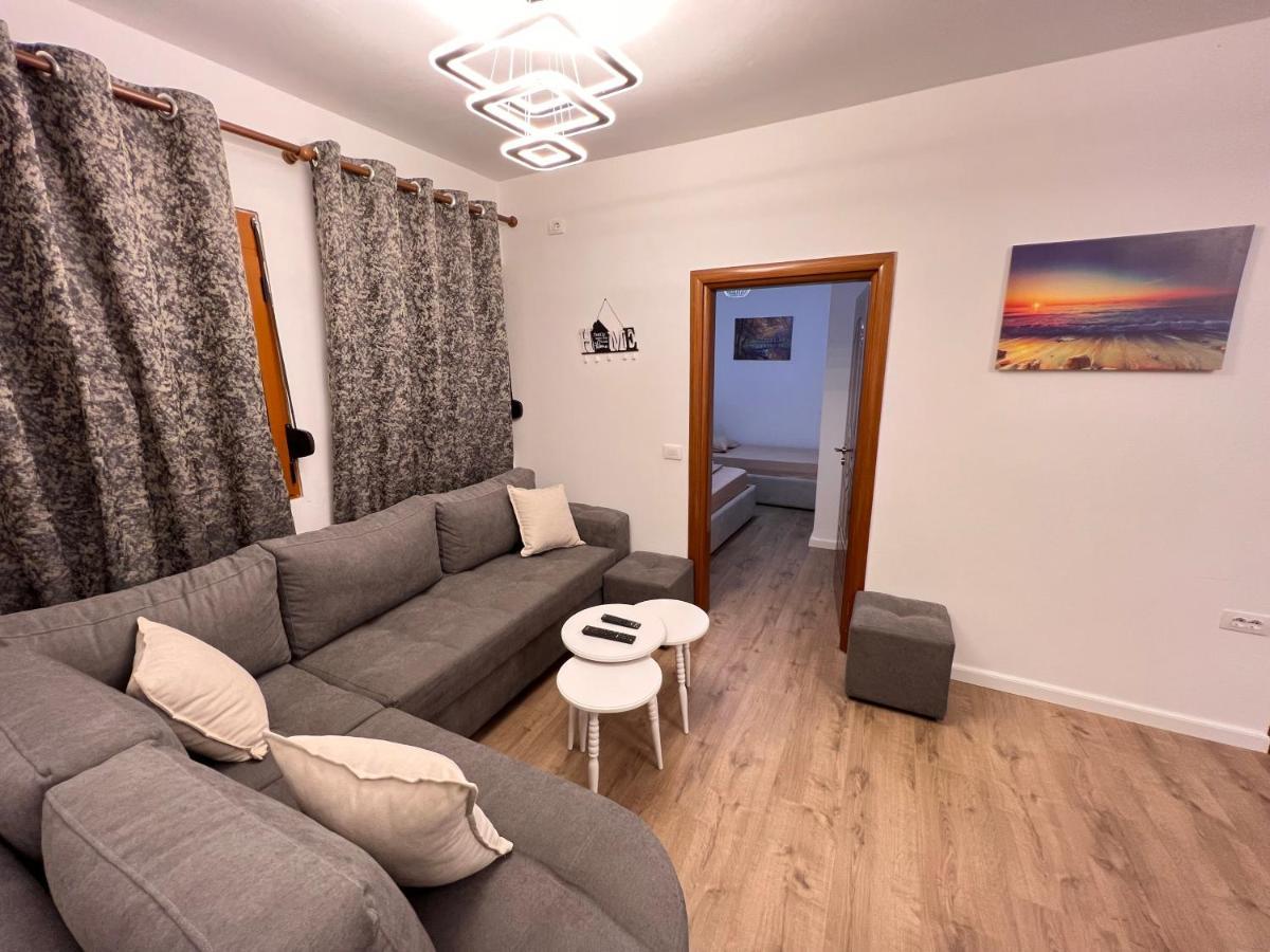 Arteg Apartments Durres Bagian luar foto