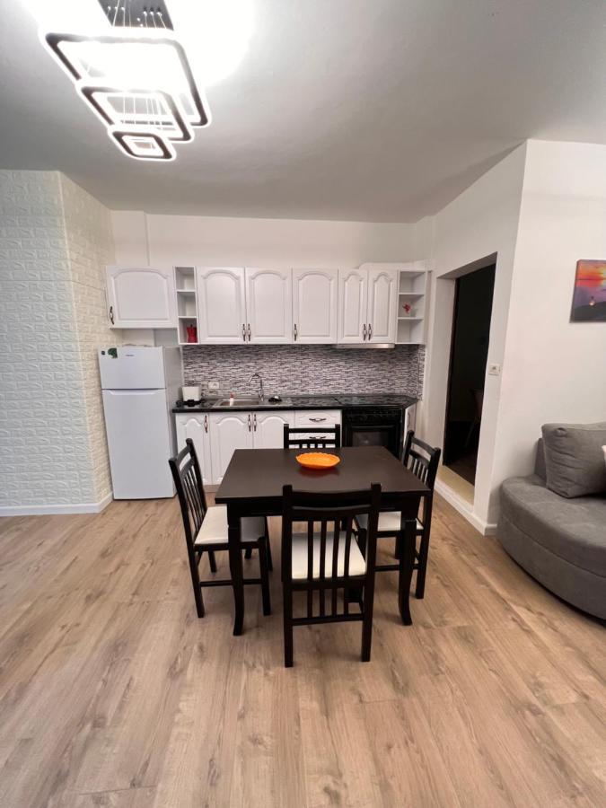 Arteg Apartments Durres Bagian luar foto