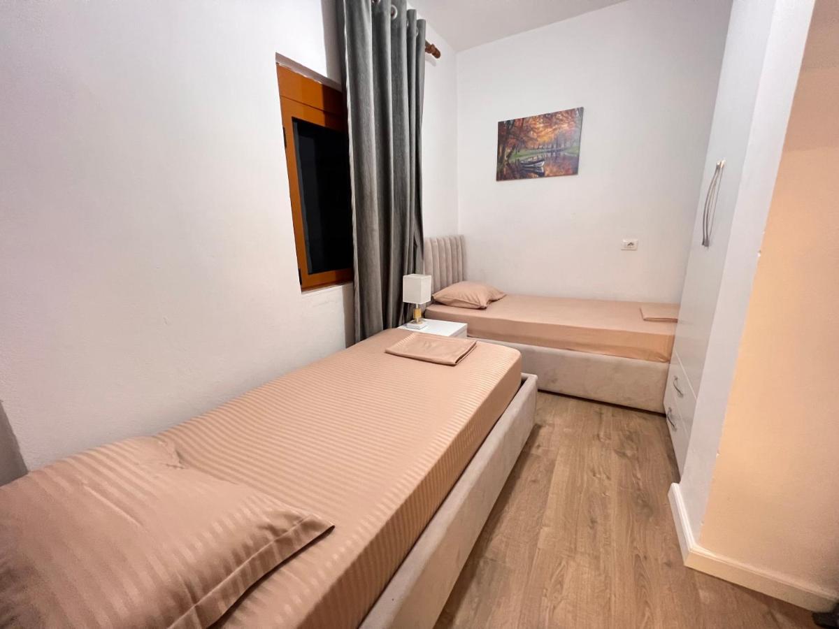 Arteg Apartments Durres Bagian luar foto