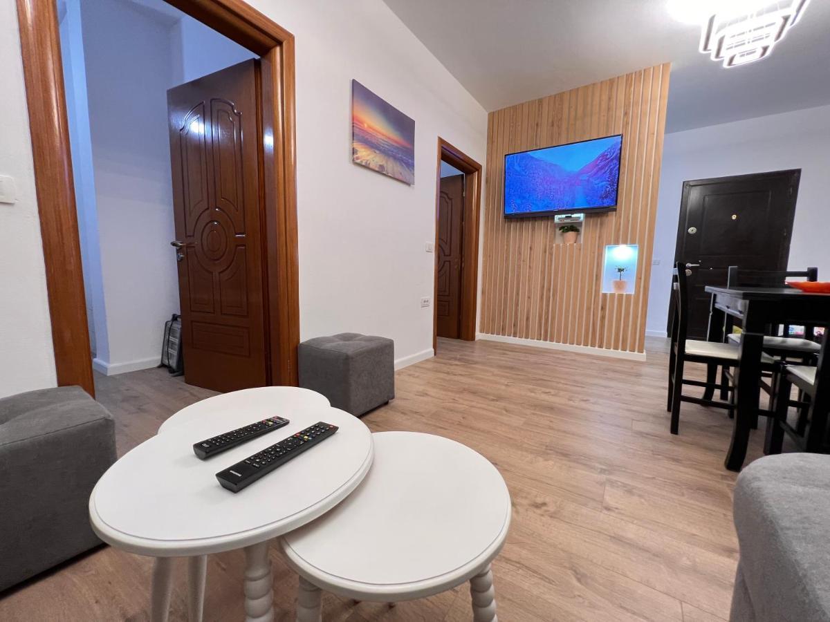 Arteg Apartments Durres Bagian luar foto