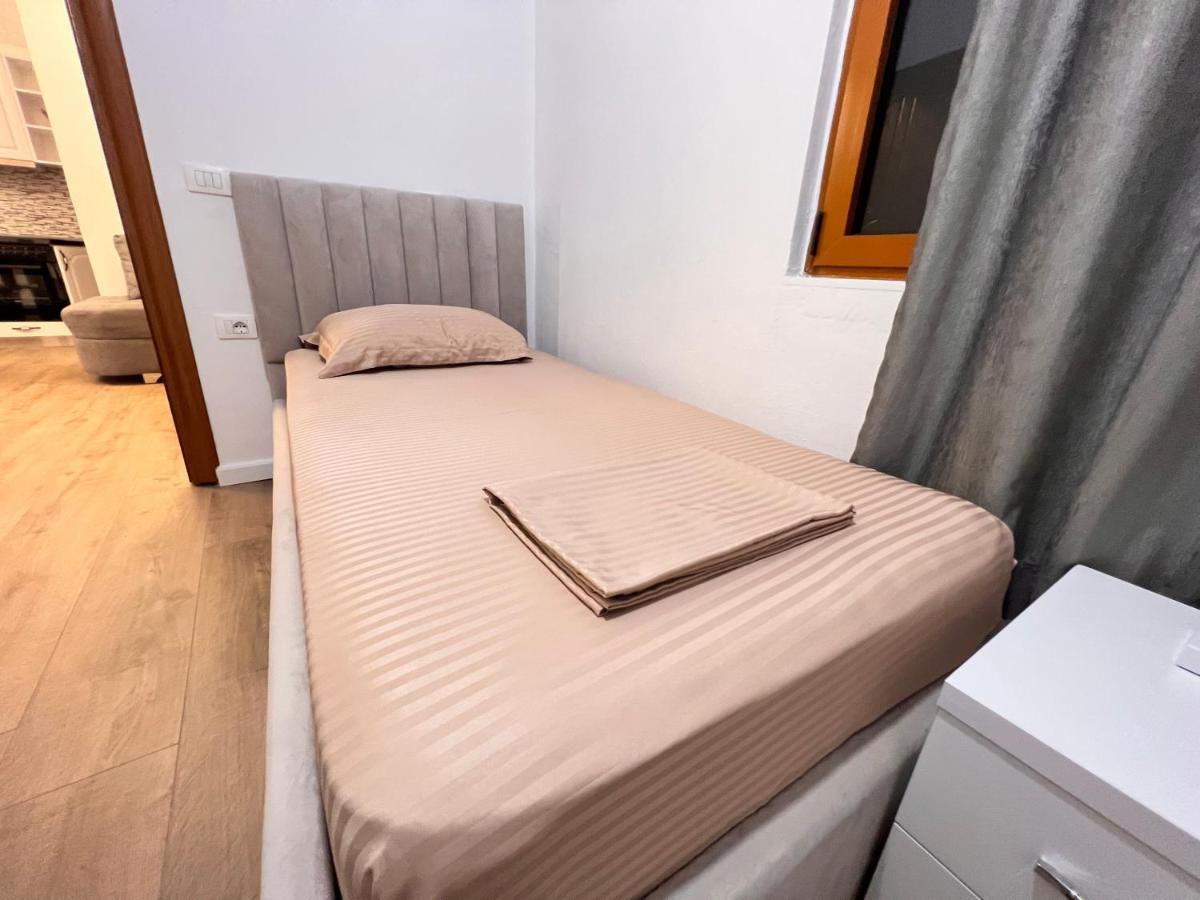 Arteg Apartments Durres Bagian luar foto