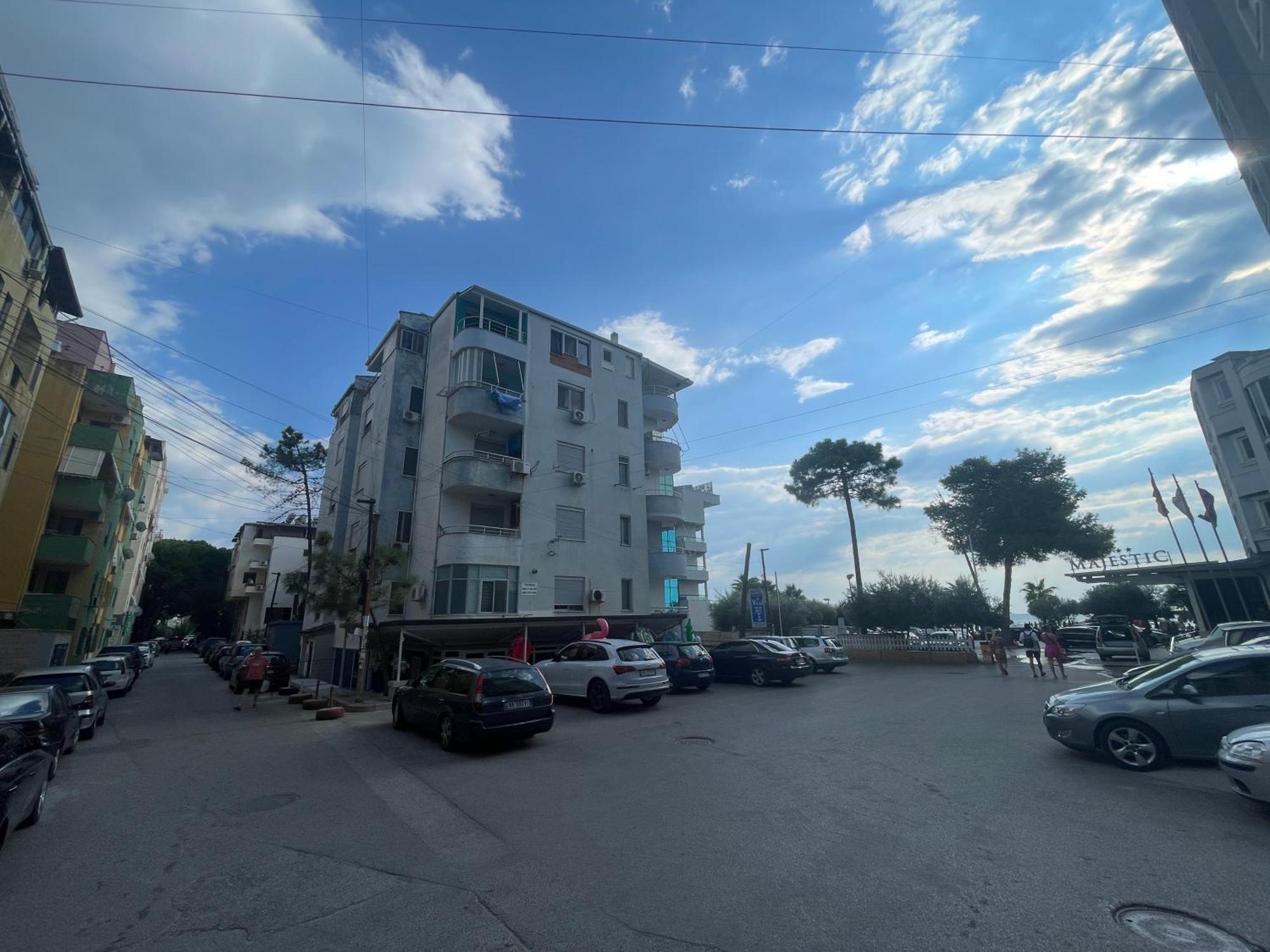 Arteg Apartments Durres Bagian luar foto